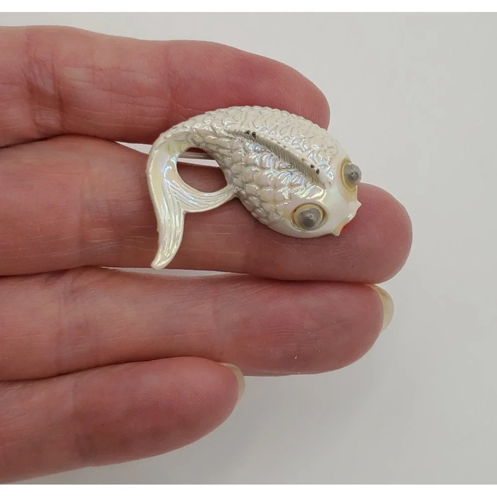 Vtg Gerry's Pearlized White Enameled Coi Whale Fish w Googlie Eyes Brooch Pin
